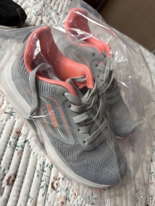 женские кроссовки