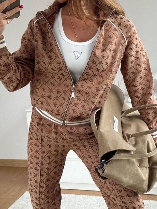 Анцунг от 3 части Guess размер S,M,L,XL