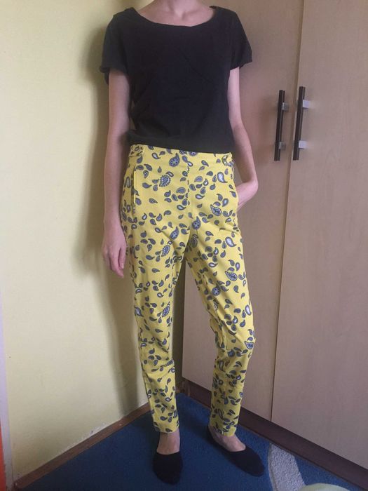 pantaloni Zara galbeni cu print