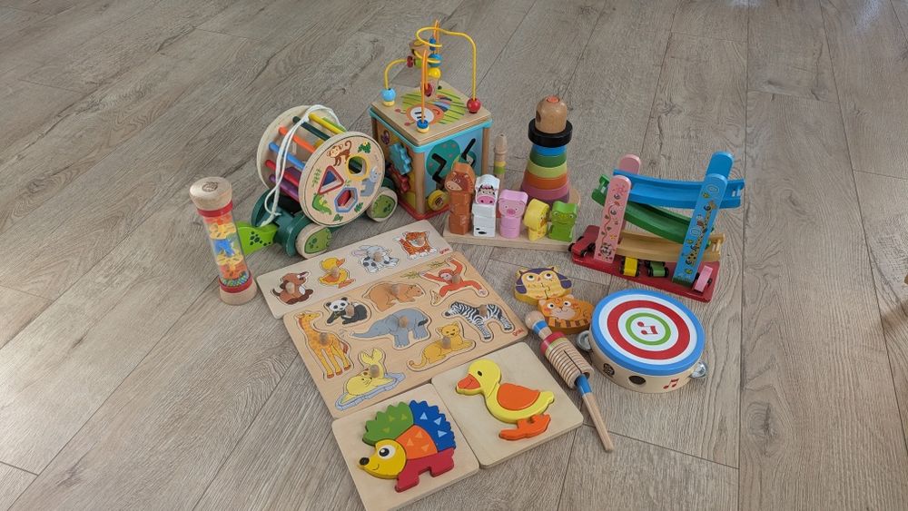 Лот дървени играчки и пъзели