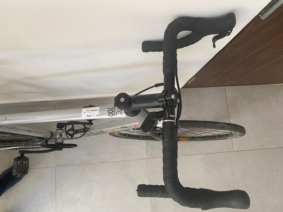 Bicicleta pentru asfalt, Triban RC100, gri, cadru aluminiu, furca -N2-