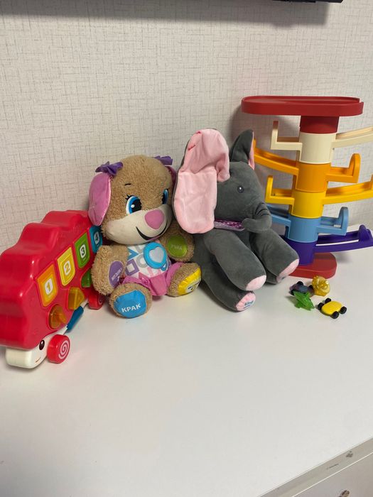 Лот бебешки играчки - куче Fisher Price, слонче, писта с количка ..
