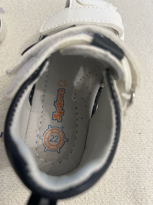 Детские сандалии новые