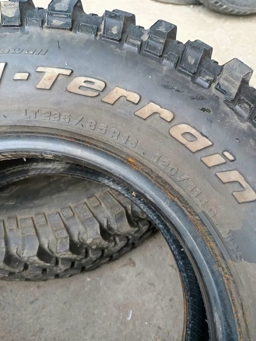 235/85/16 1брой BfGoodrich Mud-Terrain T/A.Гумите са в перфектно състо