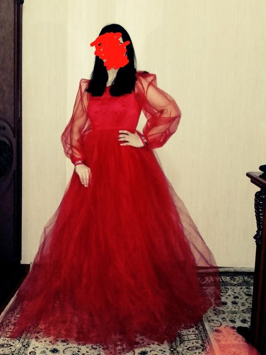 Oqshom libosi yangi bir marta kiyildi