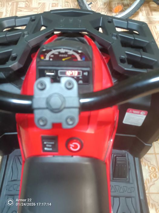 Акумулаторен джип moni