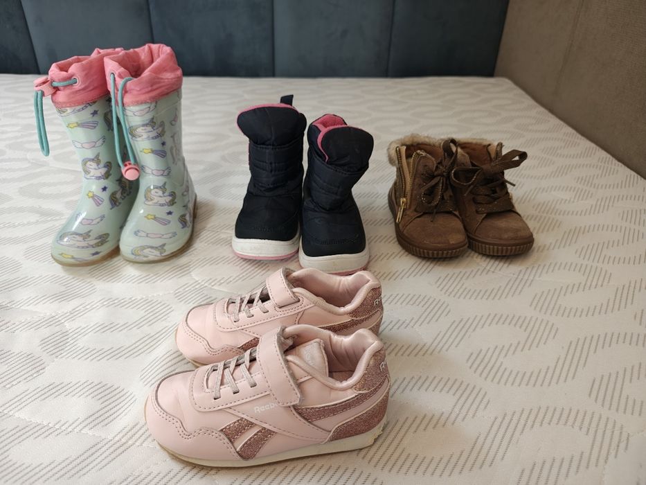 Vând lot încălțăminte fetițe Nr 24