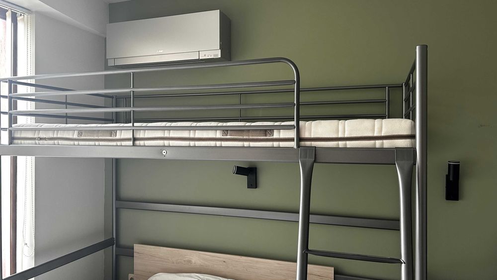 Двуетажно легло SVÄRTA с матрак