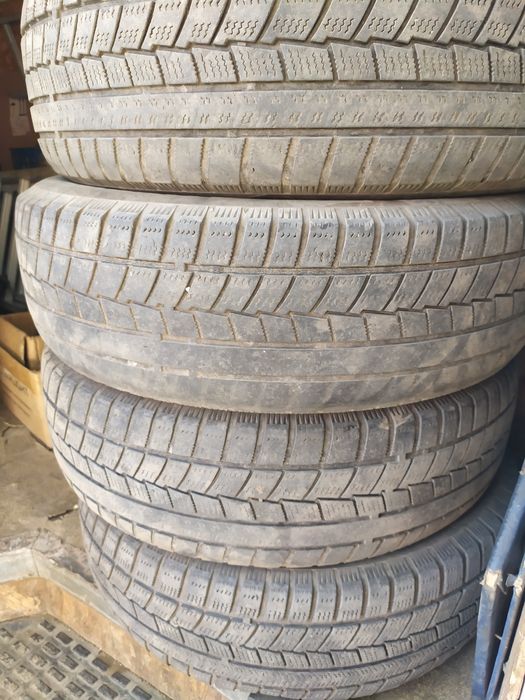 Продам б/у шины R16 215/70