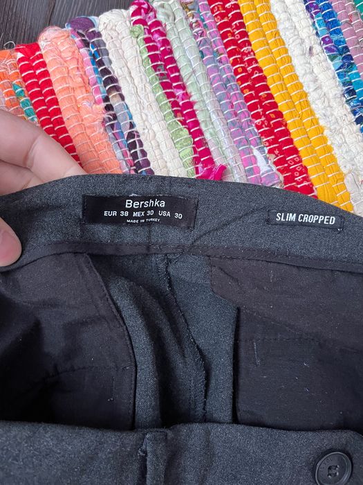 Pantaloni eleganti Bershka marimea 38