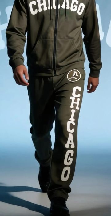 Costum sportiv bărbătesc