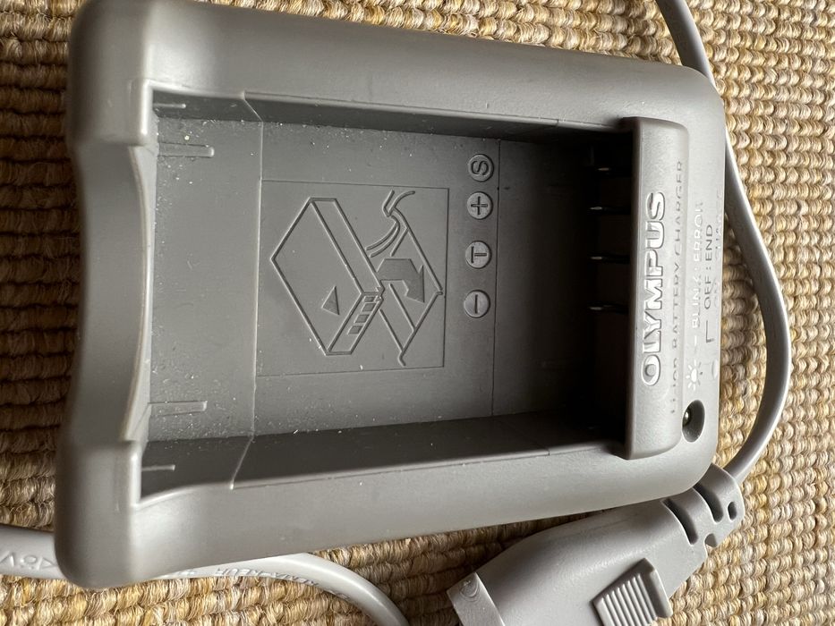 Incarcator Olympus + baterie BLS