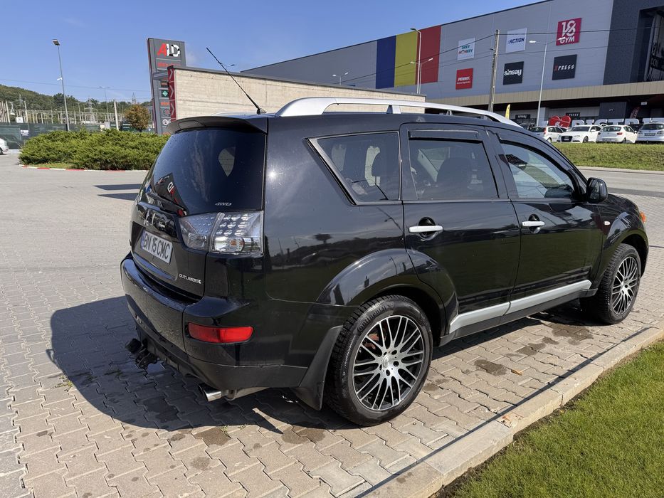 Mitshubishi Outlander 2.2 Diesel, an 2008, 7 locuri
