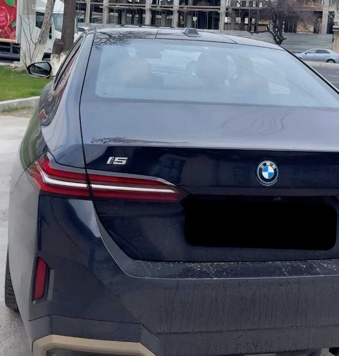 BMW i5 35L  2024г! Темно Синий!! 18 тыс км пробега! Чистая краска!