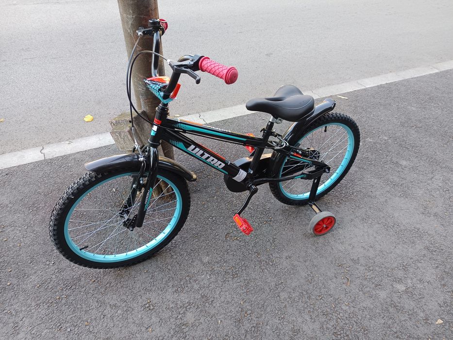 Детско колело с помощни колелета