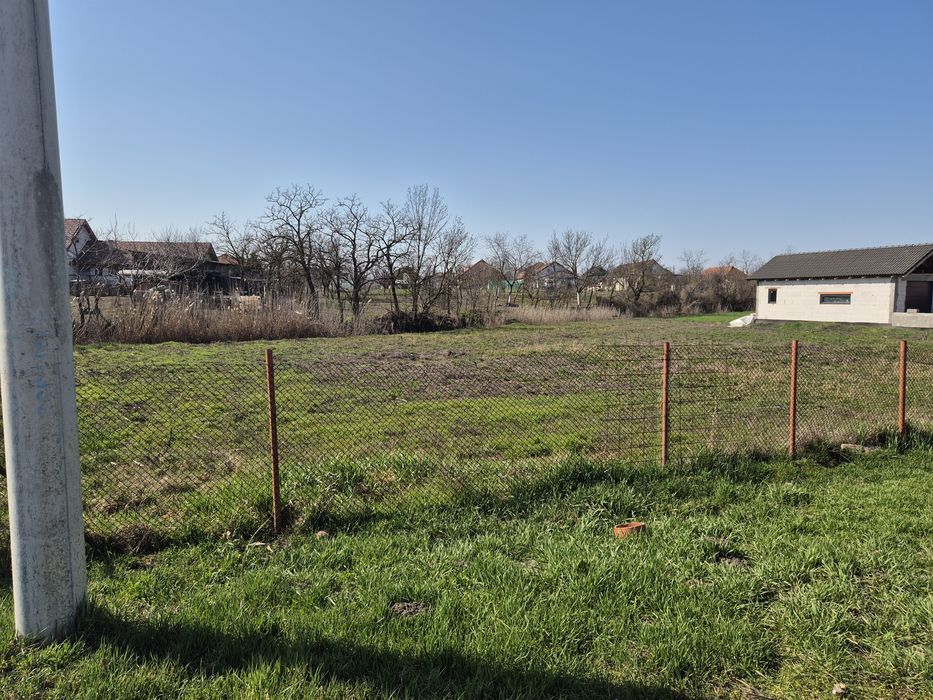 Teren intravilan de vanzare !