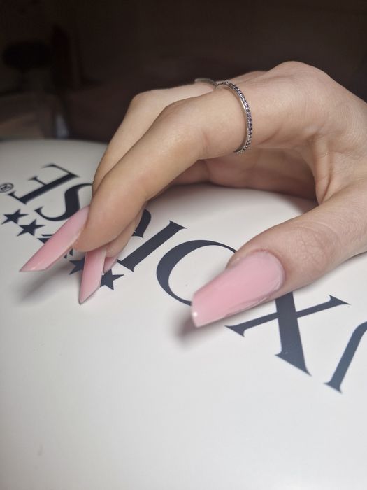 Manichiura cu gel și oja semi