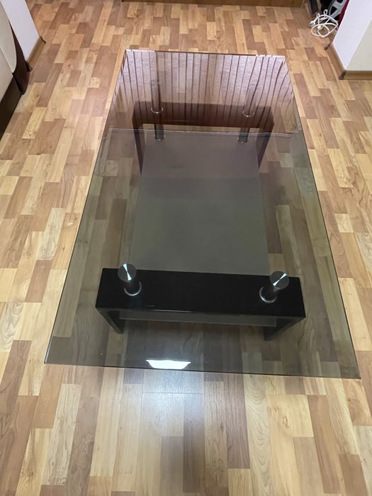 Стъклена холна маса