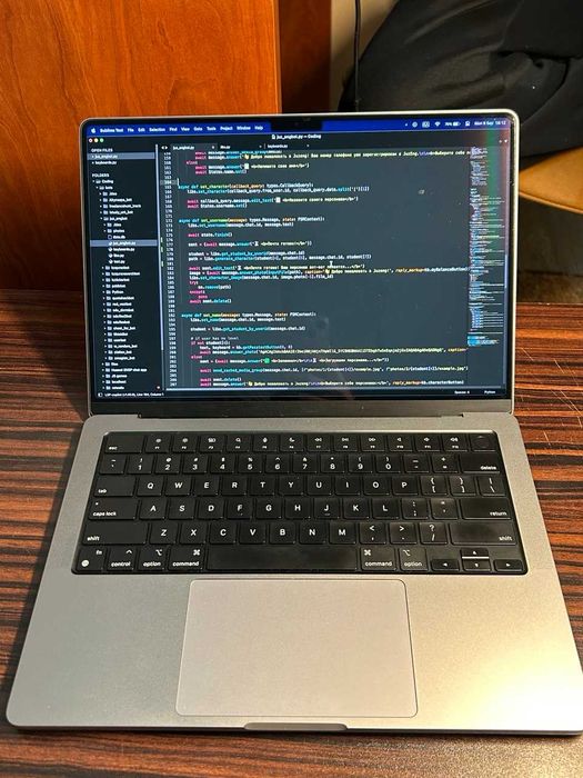 Macbook M2 Air - 16гб / 13.6''