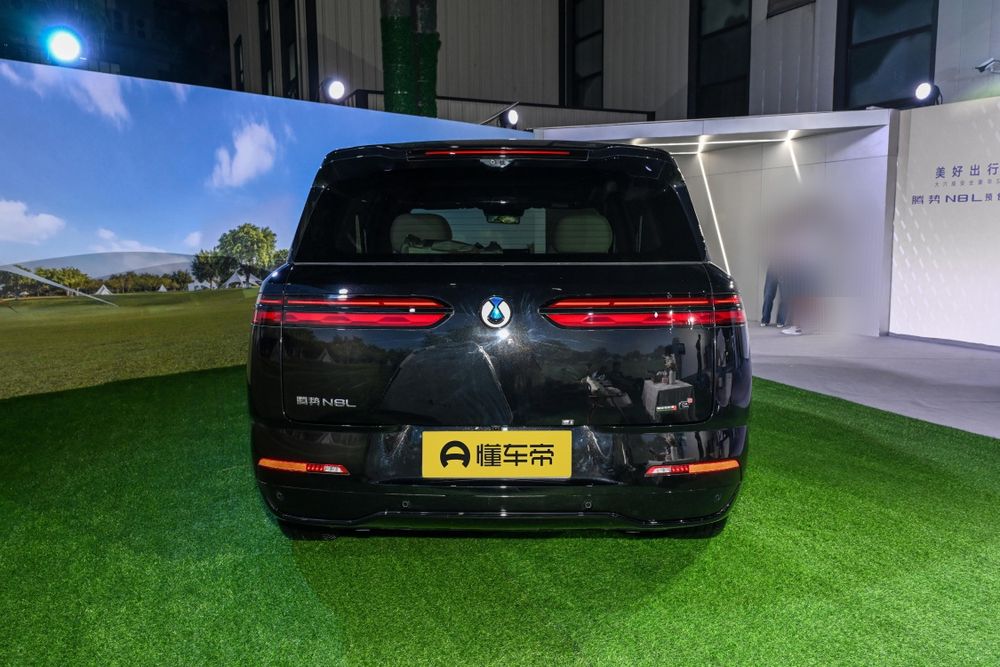 Denza N8L Flagship qora