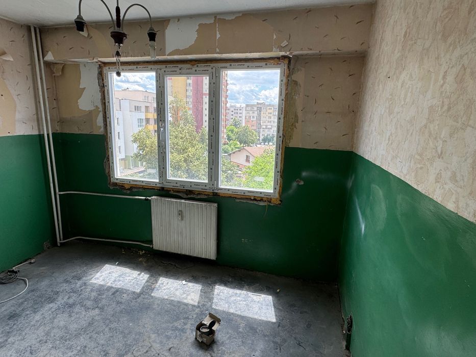 Продавам ЮЖЕН апартамент с добра локация.