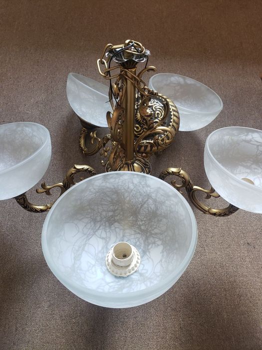 Продается люстра