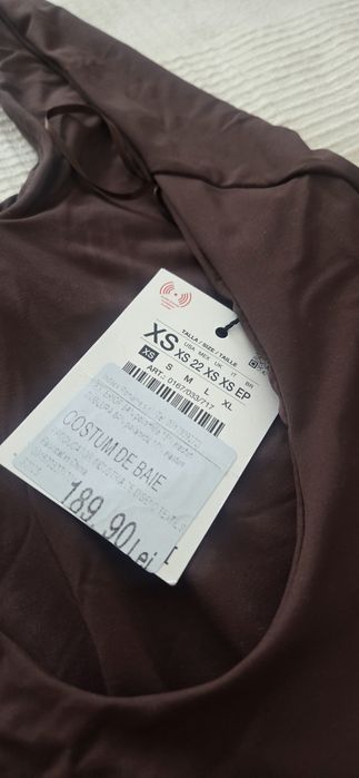 Costum de baie Zara,model cu detaliu floare ,maro,marimea Xs,nou,cu eticheta
