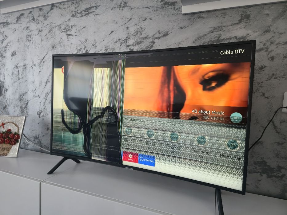 Vând televizor Samsung curbat-display spart