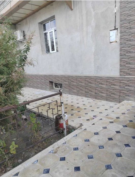 6 хонали, 6 сотикдан иборат булган ховли сотилади.