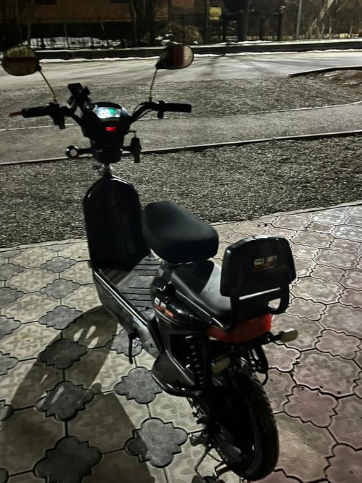 Скутер SUP на ходу