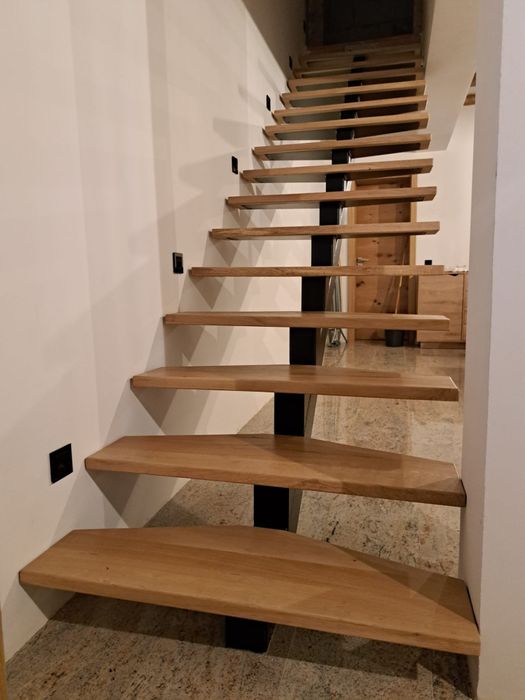 Scari din lemn de stejar si fier