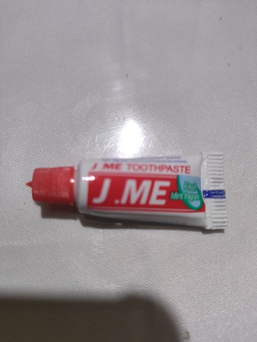 Зубная щётка с пастой