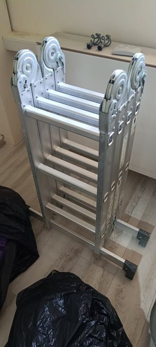 Scară 4 foi folosită