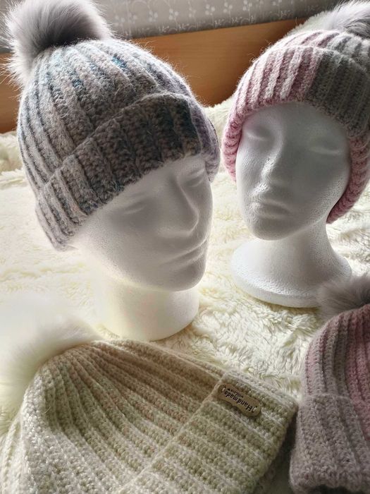 Ръчно изплетени дамски шапки 20 лева / 10,23 euro