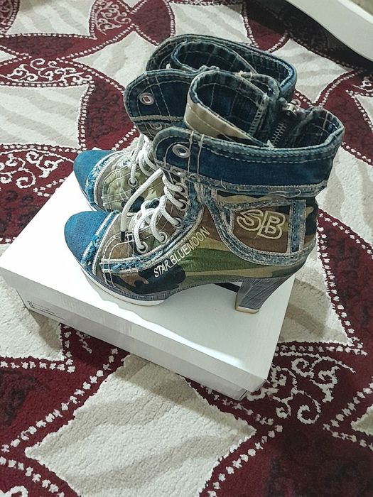 Baland poshnalik oyoq kiyim uskiy kiyinishni yoqtiradigan qizlar maxsu