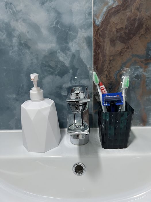 Идеально чистая. Фото реальные.