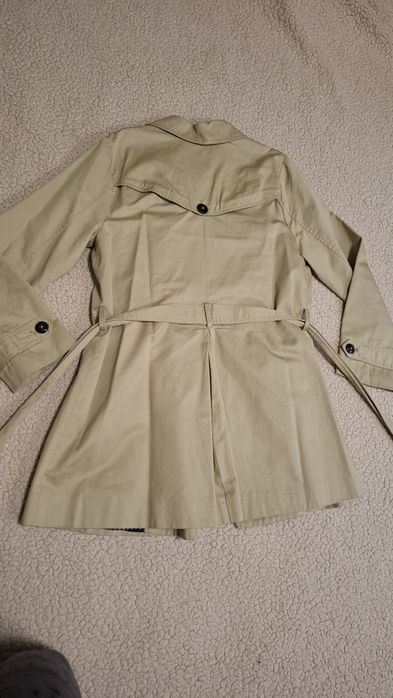 Тренч для девочки фирмы Zara на 9-10 лет