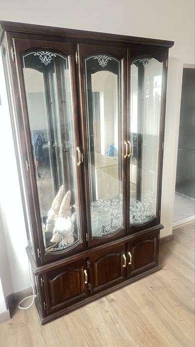 Витрини два броя и тв шкаф