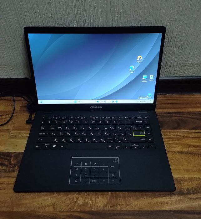 Asus.Intel Celeron n4020/4gb ddr4/14"Экран/Аккумулятор не держит.