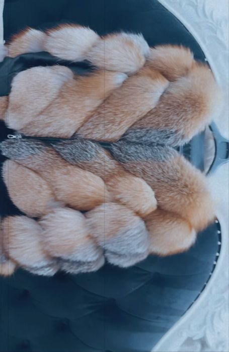 Vand haina de blana naturala din vulpe , purtata de cateva ori