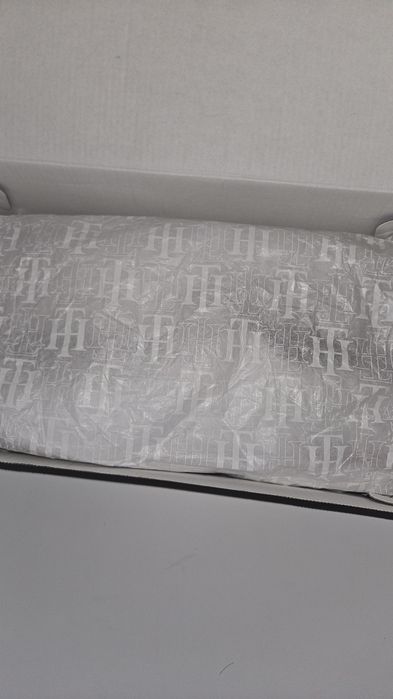 adidasi tommy hilifger noi cu eticheta