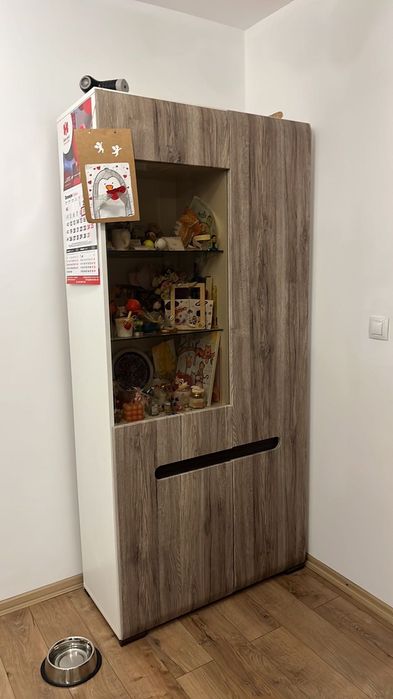 Продава се чисто нов скрин за хол