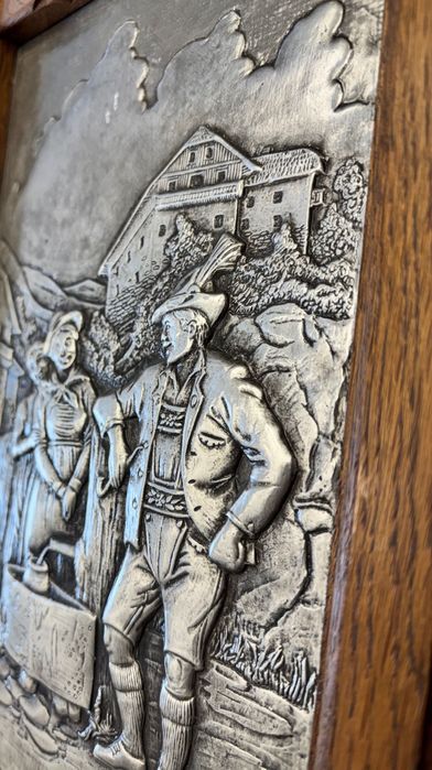 Релефна картина от калай в рамка от дърво масив