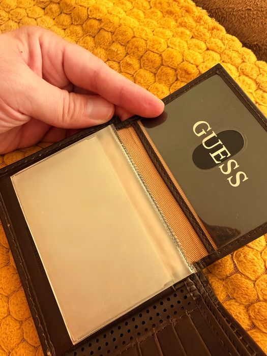 GUESS портфейл + кутия – перфектен за подарък