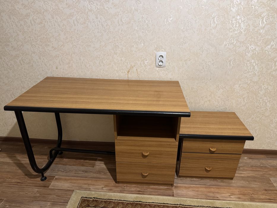 Продам письменный стол
