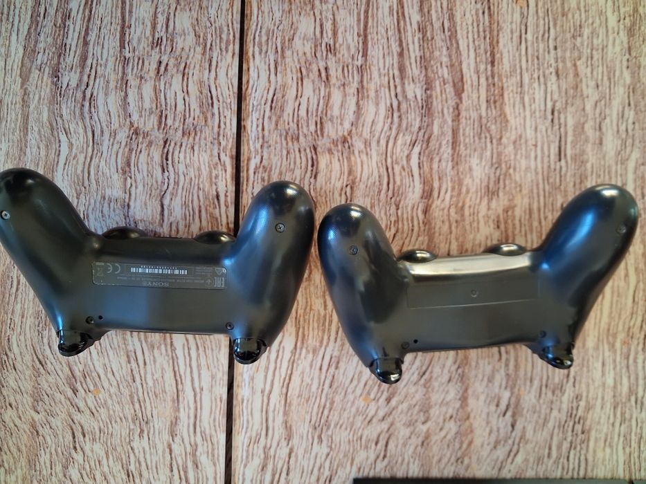 Vând PlayStation4 (Ps4) memorie 861 GB