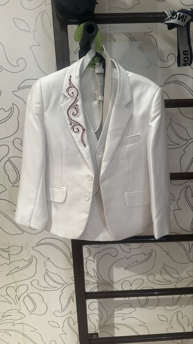 Костюм тройка на 4-6 лет