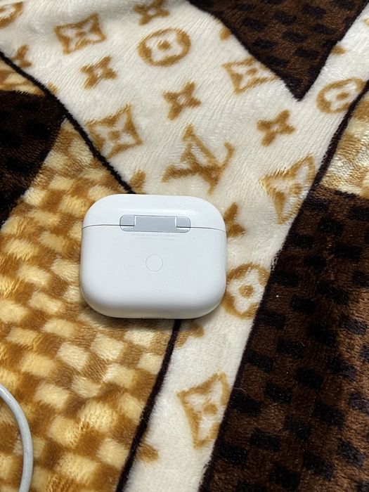 Продам airpods 1