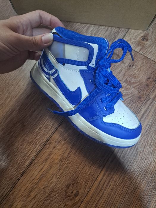 Продам кроссовки на мальчика