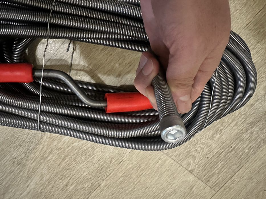 Ручной трос для прочистки канализации